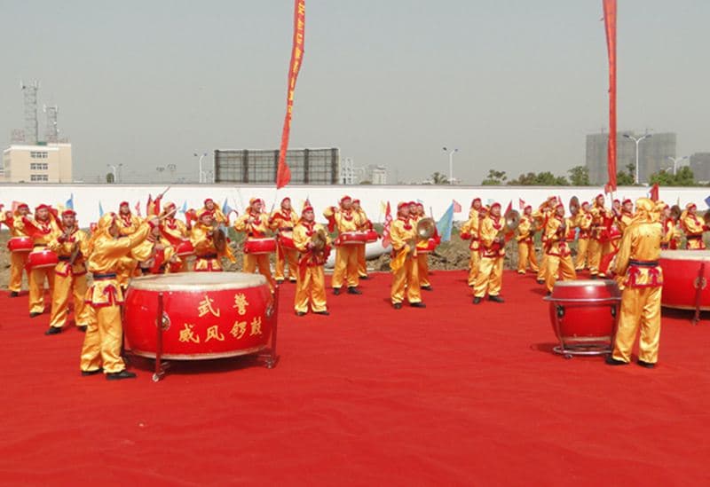 外场氛围：舞狮、锣鼓、军乐队、腰鼓等(图3)