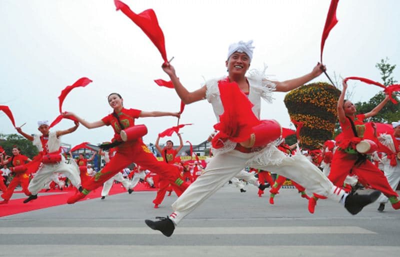 外场氛围：舞狮、锣鼓、军乐队、腰鼓等(图4)