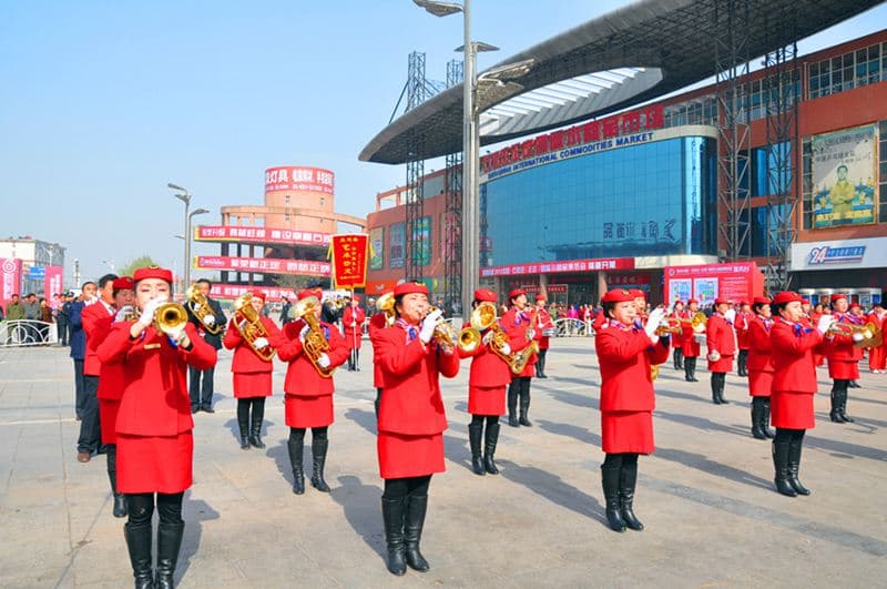 外场氛围：舞狮、锣鼓、军乐队、腰鼓等(图6)